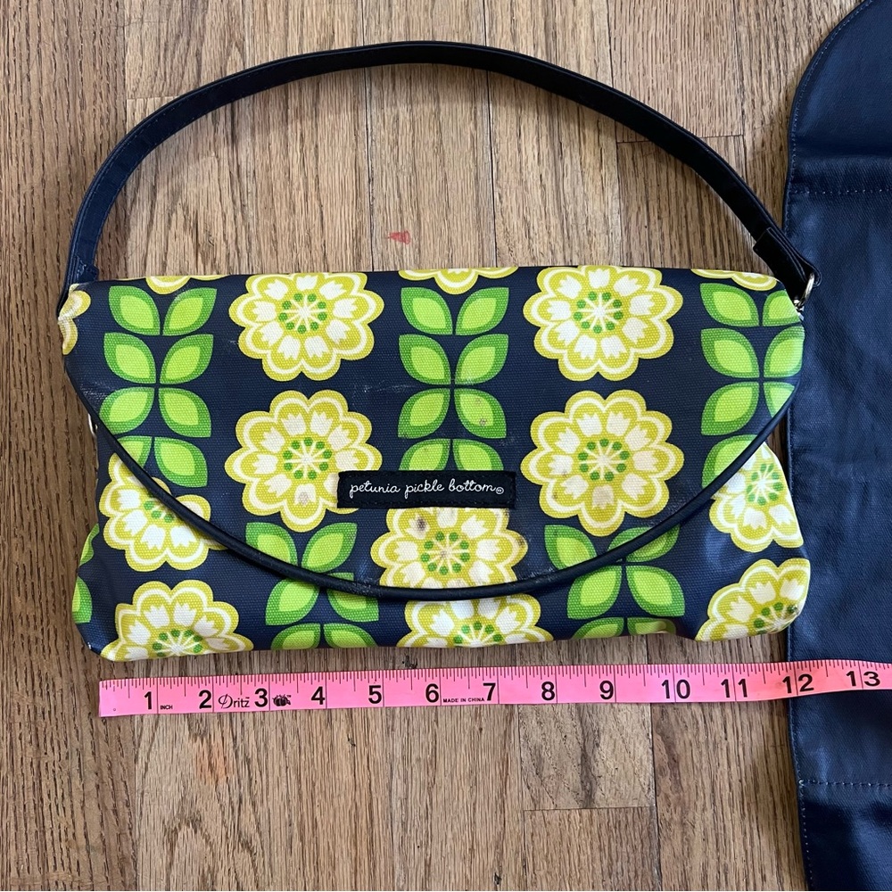 Petunia Pickle Bottom Black and Green‎ Floral Clutch changing pads - Picture 8 of 12